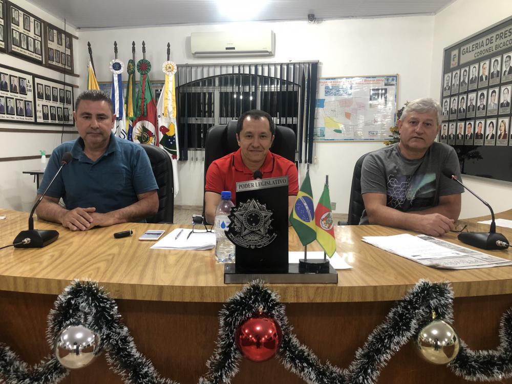 Paulo Hermel (PDT), Antônio Martins (PP) e Leandro Briato (PP) (Foto: Diones Roberto Becker)