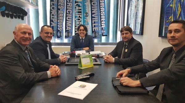 Prefeito e vereadores visitaram ministérios e se reuniram com deputados federais da bancada gaúcha (Foto: Divulgação/ASCOM Derrubadas)