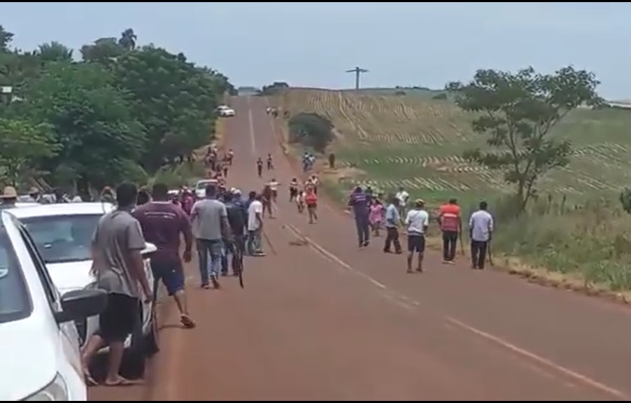 Rodovia ERS-33- está bloqueada nos dois sentidos (Foto: Reprodução)