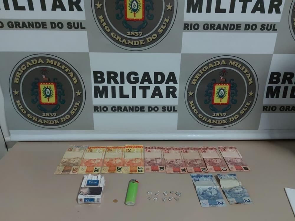 Drogas foram apreendidas durante abordagem(Foto:Divulgação)