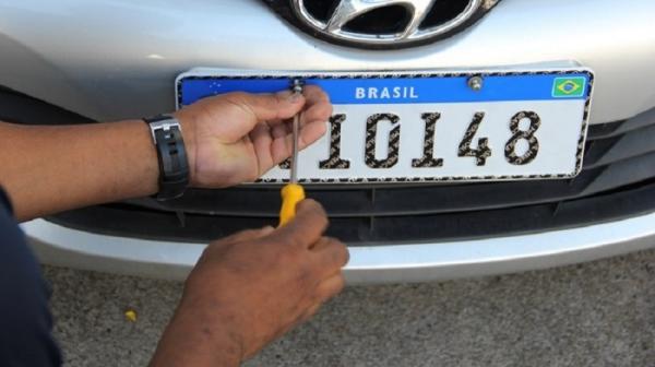 Novas regras para o primeiro emplacamento ou substituição de placa valem a partir desta segunda-feira (21) (Foto: Divulgação/DETRAN-RS)