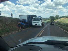 A pista esta parcialmente interrompida (Foto:Valdir Preci)