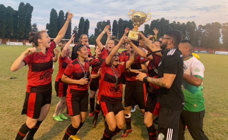 Em 2021, o time conquistou o terceiro lugar no Gauchão Feminino e o título de Campeão do Interior (Foto: Divulgação | FGF)