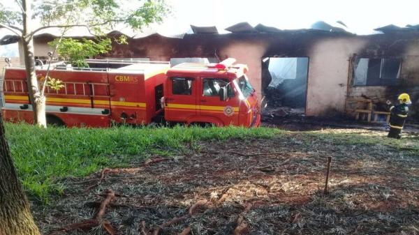 Corpo de Bombeiros foi acionado para controlar as chamas - Foto: Portal Bicaquense 