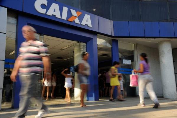 O saque começou em setembro para quem tem poupança ou conta corrente na Caixa, com crédito automático - Tânia Rêgo/Agência Brasil