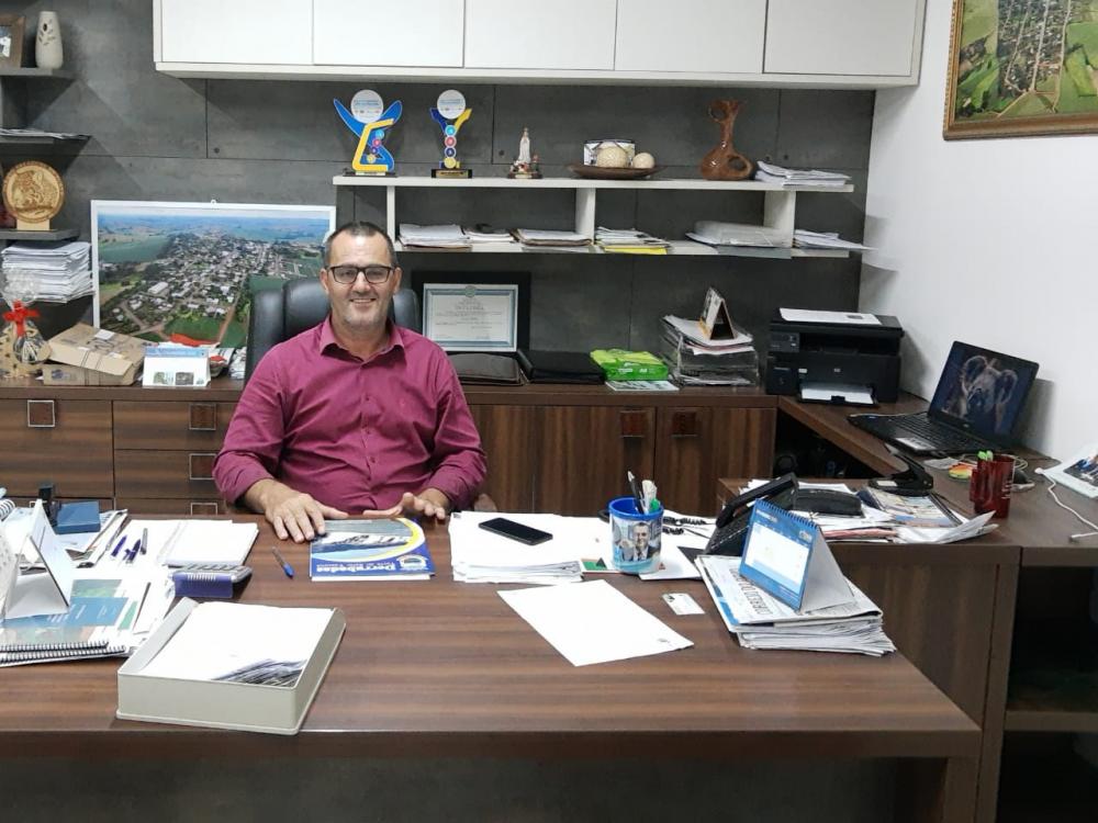 Alair Cemin foi entrevistado hoje na Rádio Província (Foto: Jonas Martins)