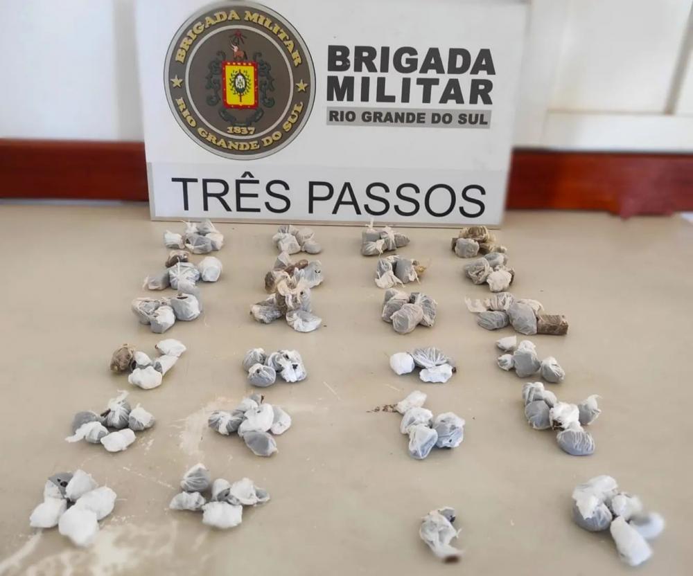foram apreendidas 117 porções de maconha (Foto:Divulgação/Brigada Militar)