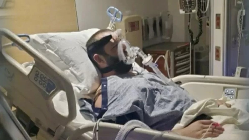 Foto do paciente em uma cama de hospital — Foto: CBS via BBC