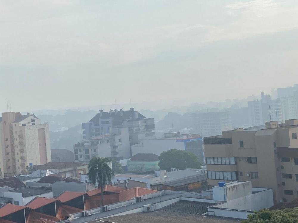 Cidade ficou tomada pela fumaça (Foto: Radio Progresso) 