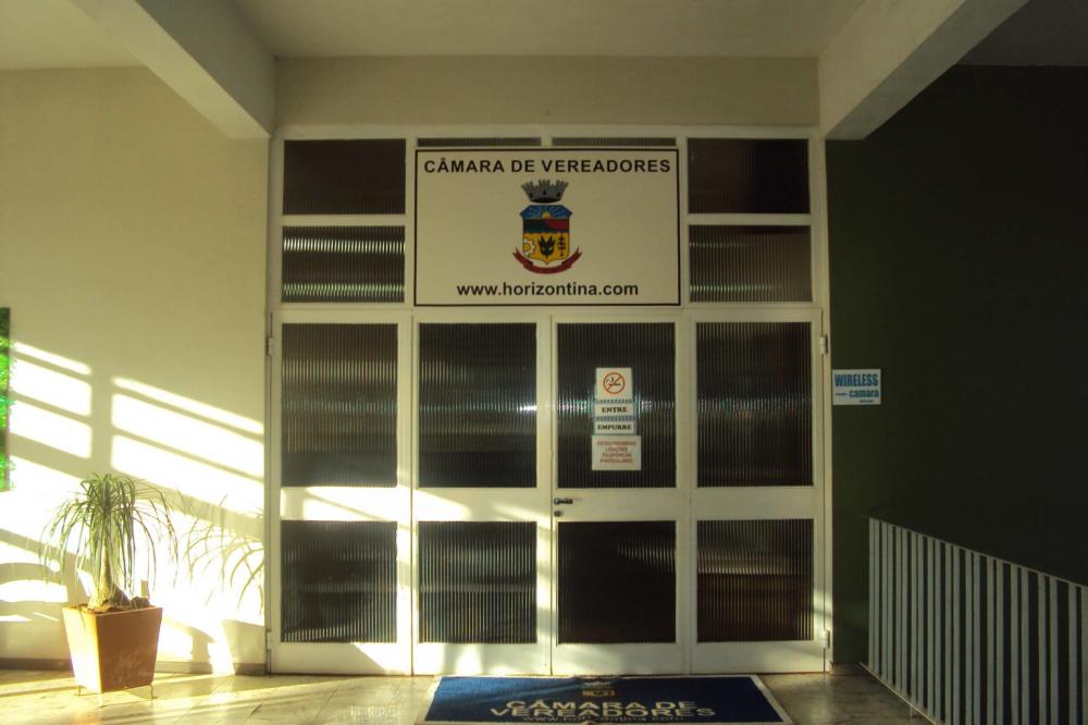 Atos foram cometidos reiteradamente durante o ano de 2015 nas dependências da Câmara de Vereadores (Foto: Reprodução | Jornal Novo Horizonte)