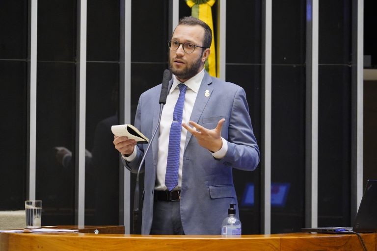 Filipe Barros: projeto atende à especificidade da região Sul na questão do clima - (Foto: Pablo Valadares/Câmara dos Deputados)