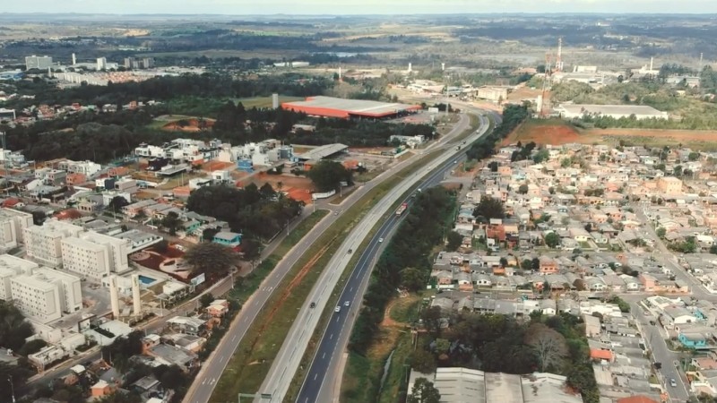 Pequenas e médias empresas têm se multiplicado no trecho duplicado da rodovia - Foto: Reprodução