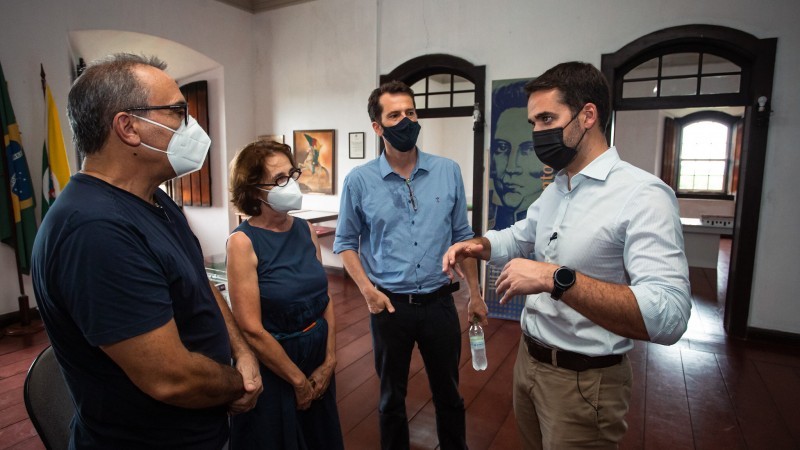 Na visita, governador conheceu o projeto elaborado pelo Departamento de Memória e Patrimônio da Sedac - Foto: Felipe Dalla Valle / Palácio Piratini