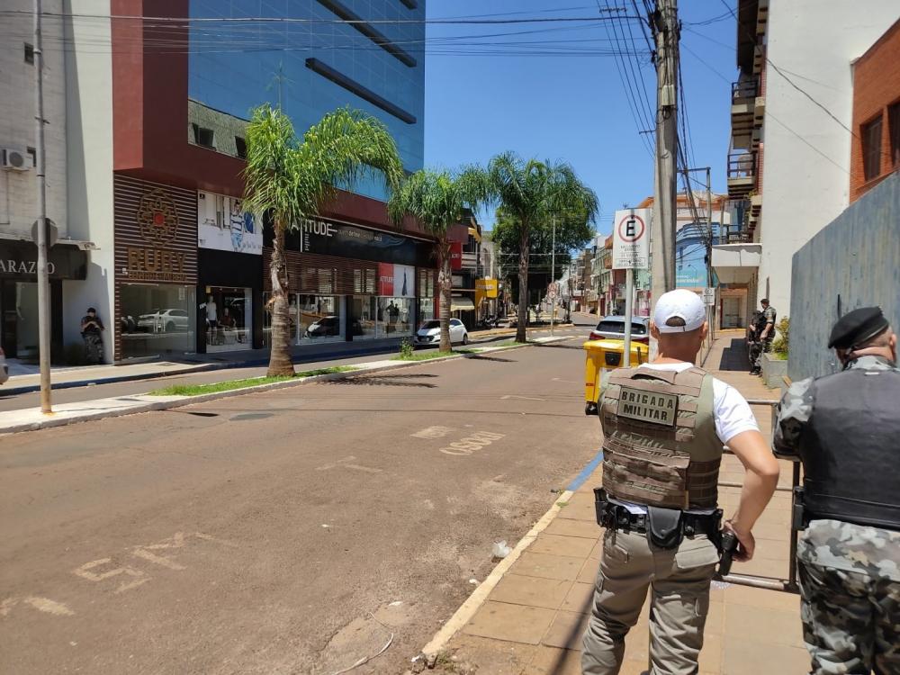 Ambulância e bombeiros estão no local (Foto:Jornal A Madrugada)