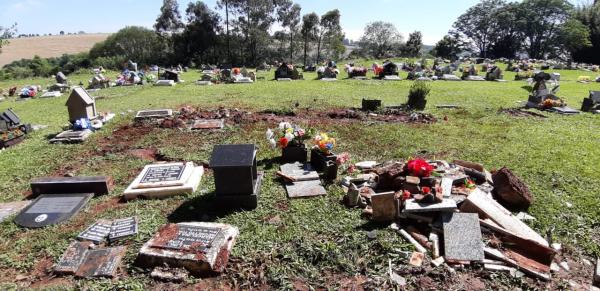 Fato ocorreu no cemitério Parque Jardim do Sossego (Foto: Divulgação/Rádio Cruz Alta)