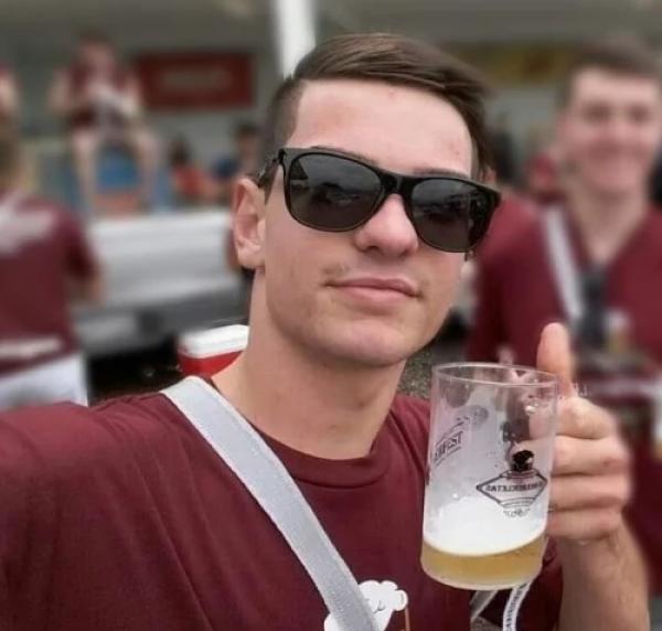Andrei Franchini, de 19 anos, tinha desaparecido na noite da última quarta-feira (06), após o naufrágio de embarcação no Rio Uruguai (Foto: Reprodução/Arquivo Pessoal)