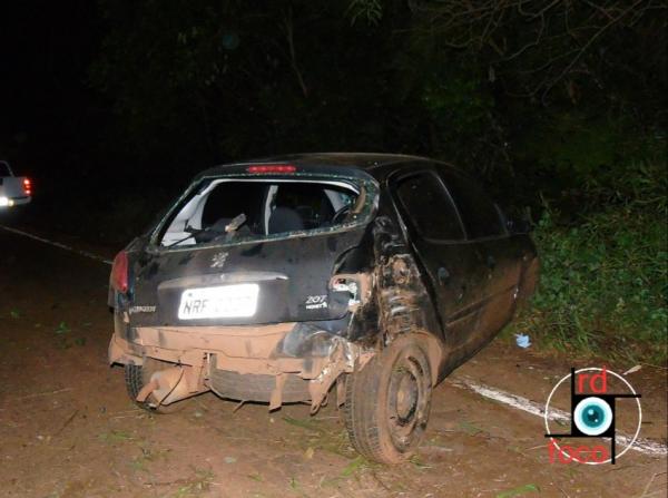 O veículo ficou completamente destruído (Foto:RD Foco)