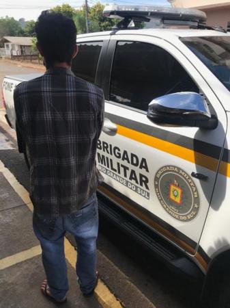 Homem foi preso e encaminhado ao Presídio Estadual de Frederico Westphalen (Foto: Divulgação/Brigada Militar)