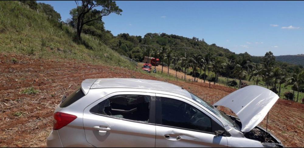 Veículo teve estragos consideráveis (Foto: Bombeiros de Itapiranga)