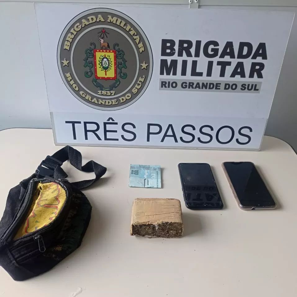 Foram apreendidas 180,4 gramas de maconha e dinheiro (Foto: Divulgação | BM)