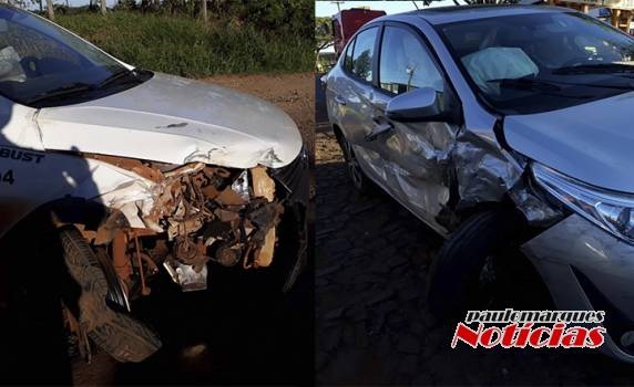 O acidente envolveu dois carros (Foto:Paulo Marques Noticias)