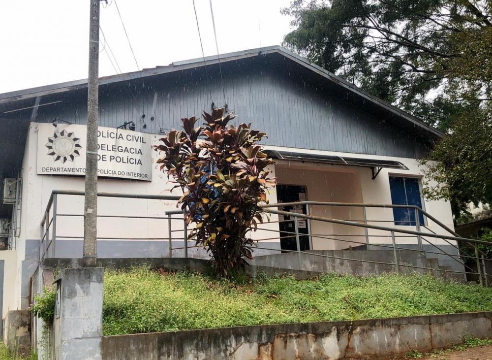 Homem de 30 anos se apresentou na Delegacia da Polícia Civil de Tenente Portela e confessou o crime (Foto: Diones Roberto Becker)