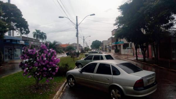 A partir da próxima quarta-feira, todos os veículos devem transitar com o documento 2018 (Foto: Diones Roberto Becker)