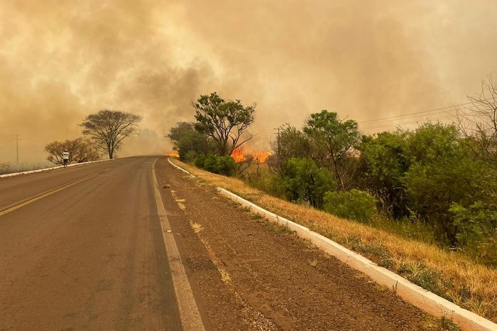Fuligem e até princípio de incêndios são notados na região da fronteira em cidades como São Borja (Foto: Decom/Prefeitura de São Borja / Divulgação)