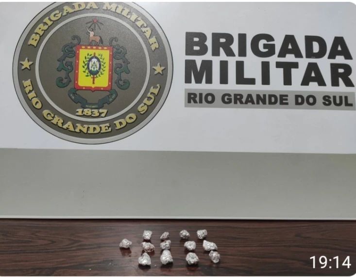Na ação, foram apreendidas 13 pedras de crack (Foto: Divulgação | BM)