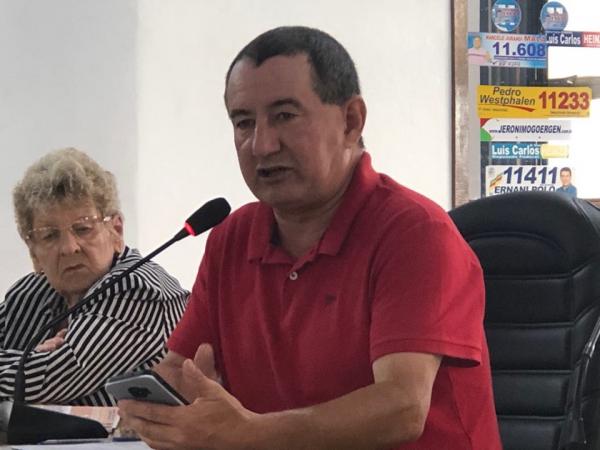 Na sessão ordinária, edil também destacou a boa relação existente entre a atual Administração Municipal e o Poder Legislativo (Foto: Diones Roberto Becker)