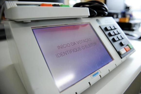 Só pode votar o eleitor que apresentar documento oficial com foto. (Foto: Divulgação/Maykon Lammerhirt/Agencia RBS)