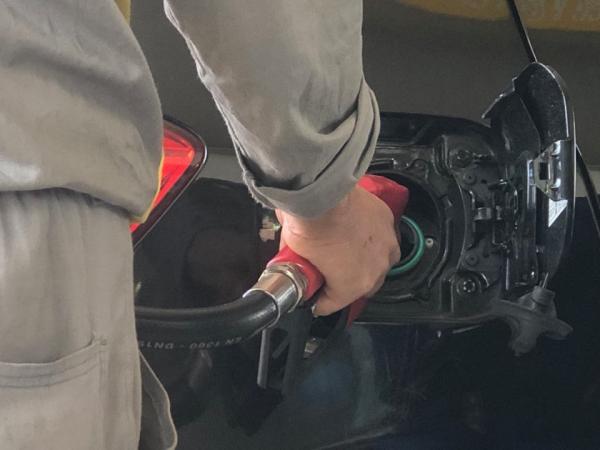 Aumento vale para o combustível vendido nas refinarias para os distribuidores, ou seja, os postos de gasolina (Foto: Diones Roberto Becker)