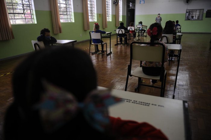 (Decreto estadual nº 56.503, de 26 de fevereiro, desobrigava o uso de máscaras para crianças com idades até 12 anos. Foto: Marcelo Casagrande/Agencia RBS)