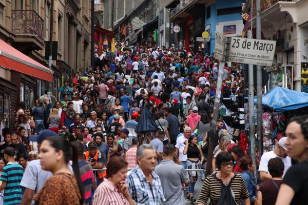 O varejo também teve altas de 0,4% na média móvel trimestral, de 4,2% na comparação com outubro do ano passado, 1,6% no acumulado do ano e de 1,8% no acumulado de 12 meses - Rovena Rosa/Agência Brasil