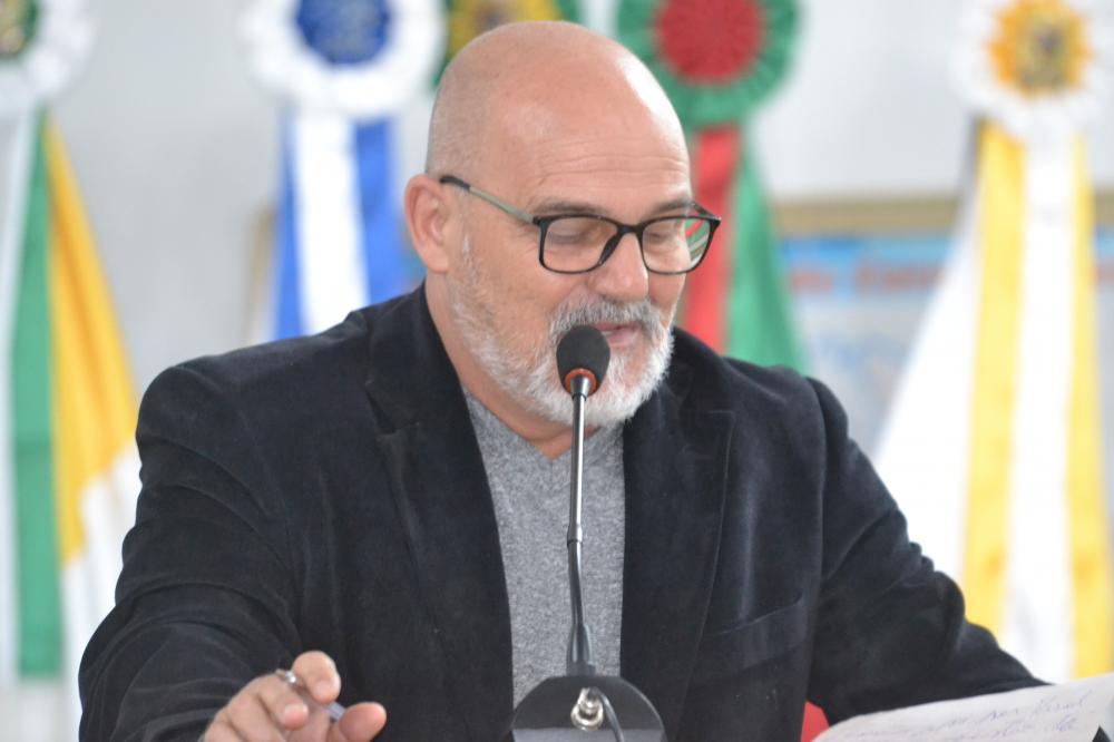 Luiz Flávio Rangel afirmou que vai procurar o prefeito para reivindicar novamente o asfalto (Foto: Diones Roberto Becker)