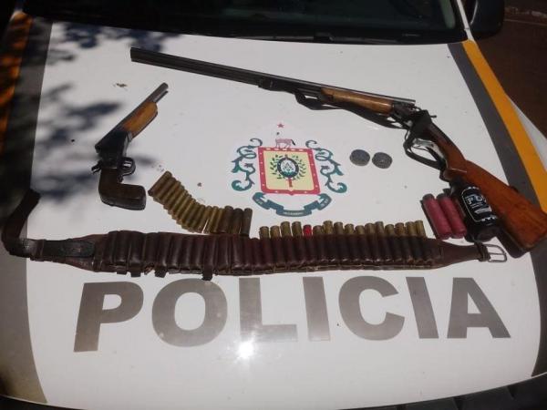 Armas e outros materiais apreendidos (Foto: Divulgação/Brigada Militar)