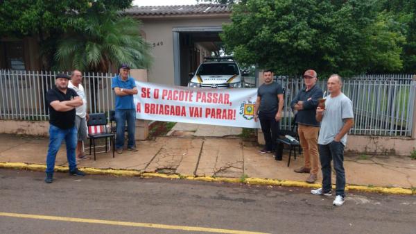 A manifestação ocorreu em frente ao 3º Pelotão da BM com sede em Tenente Portela.
