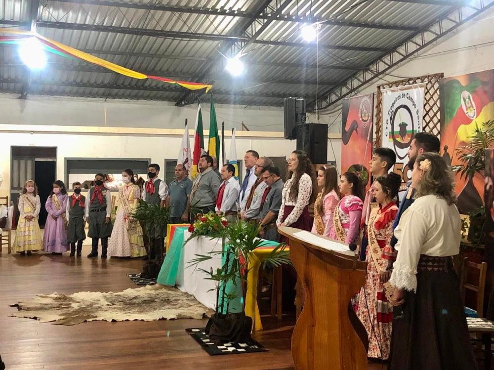 Encontro de patrões e patroas aconteceu no CTG Tropeiros de Campo Santo em Coronel Bicaco (Foto: Diones Roberto Becker)