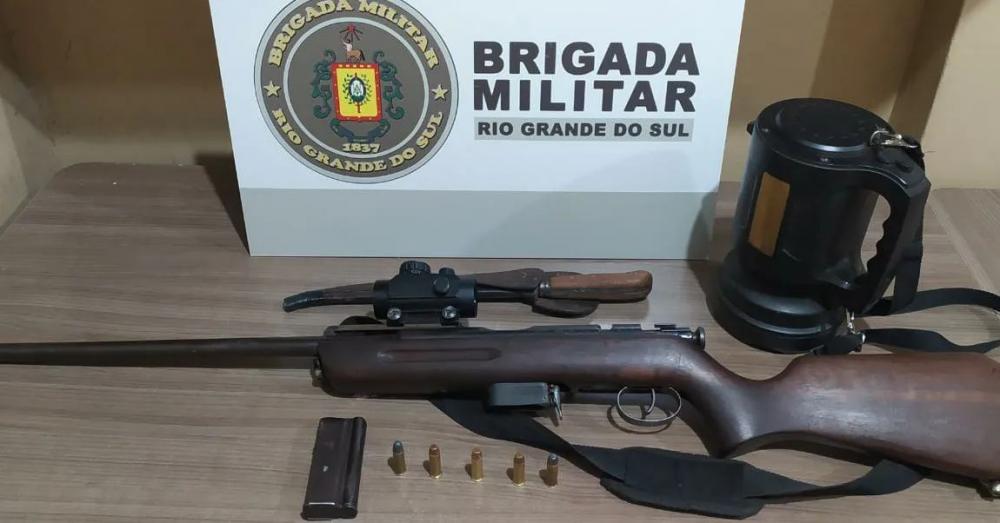 Além da arma de fogo, foram apreendidas munições para calibre 38 e uma faca (Foto: Divulgação | BM)