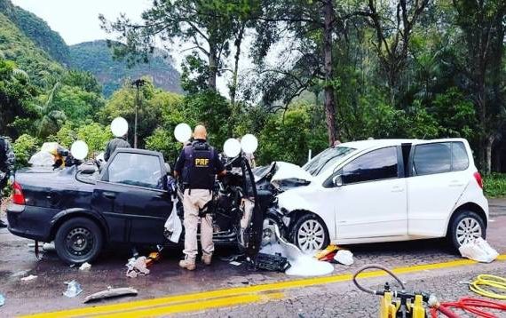 Ocupantes do GM Vectra não utilizavam cindo de segurança - Foto: Divulgação Facebook