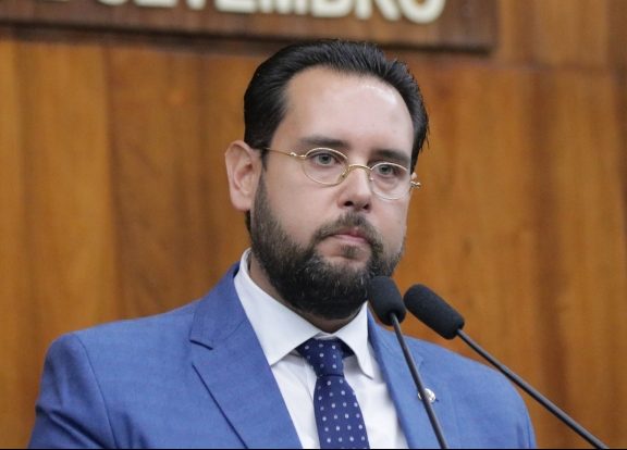 Ruy Irigaray respondia pelo suposto desvio de função de servidores do gabinete para obras na casa de sua sogra (Foto: Divulgação | AL-RS)