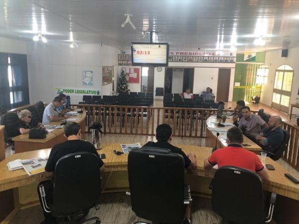 Bancada situacionista se retirou do plenário, inviabilizando a escolha da nova mesa diretora do Poder Legislativo (Foto: Diones Roberto Becker)