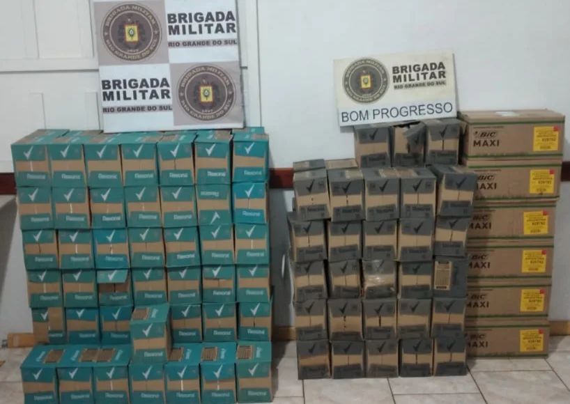 Ação policial resultou na apreensão de 1.740 embalagens de desodorante e 1.584 acendedores (Foto: Divulgação | BM)