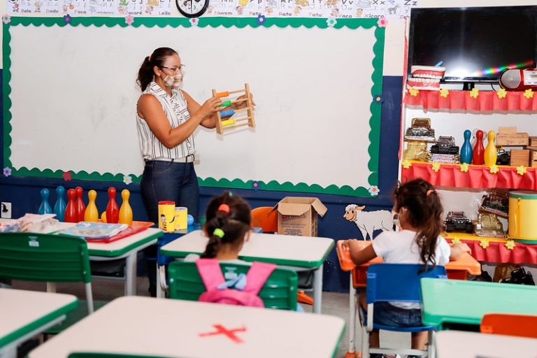 Municípios poderão abrir conta em outros bancos para processar a folha de pagamento de profissionais da educação - (Foto: João Viana / Semcom)