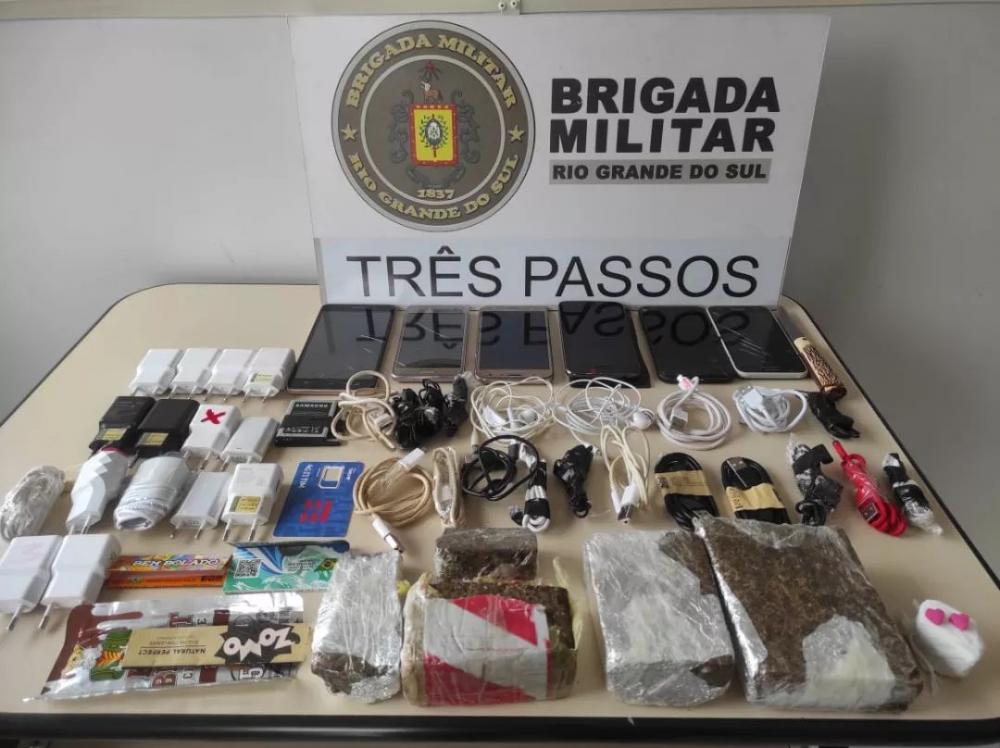 Entorpecentes e outros materiais apreendidos (Foto: Divulgação | BM)