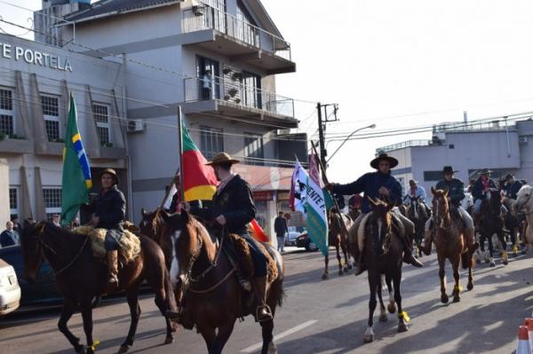 Cavalarianos partiram na manhã de hoje (02) rumo a Pinheirinho do Vale (Foto: ASCOM Tenente Portela)
