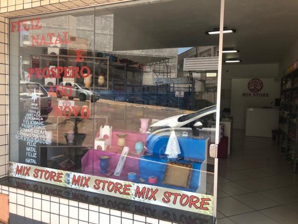 Loja Mix Store está situada na Rua Artur Ambros, no centro da cidade de Tenente Portela (Foto: Diones Roberto Becker)