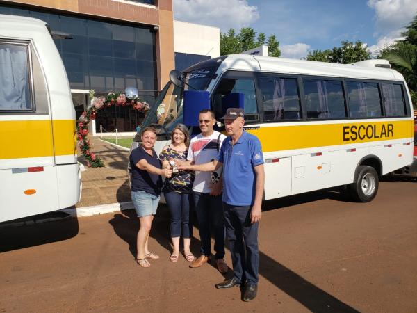 Micro-ônibus serão utilizados no transporte escolar - Foto: Asscom Prefeitura Municipal