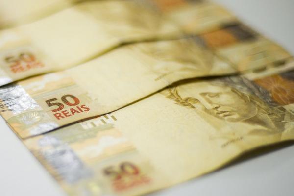 Os juros do cheque especial encerraram novembro em 12,4% ao mês, o que equivale a 306,6% ao ano - Marcello Casal Jr./Agência Brasil