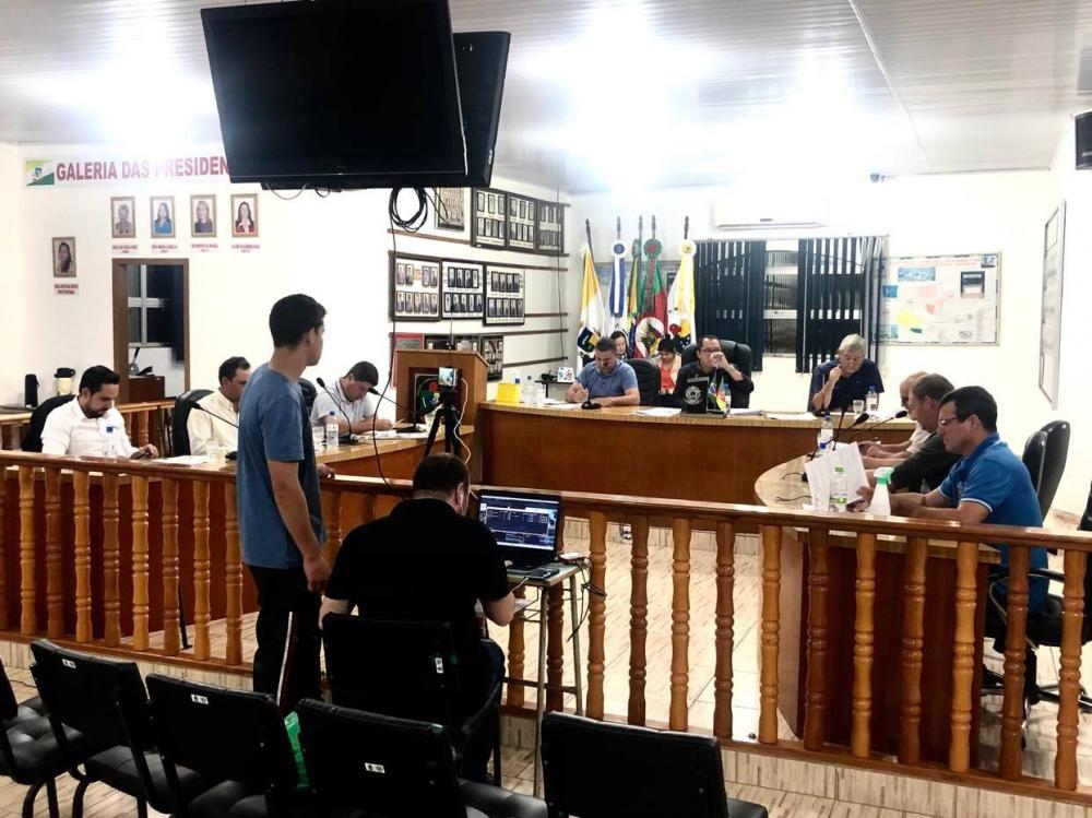 Texto que dispõe sobre o reajuste dos subsídios dos agentes políticos foi aprovado por unanimidade (Foto: Diones Roberto Becker)